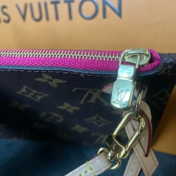 Louis Vuitton Gray Monogram Wristlet pouch - Picture 7 of 17